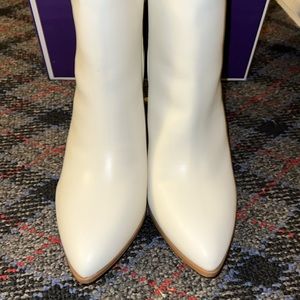 NWT WHITE BOOTIES